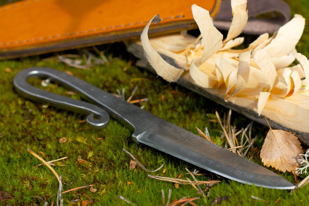 Hand scandinavian knife with leather sheath Flint and Steel